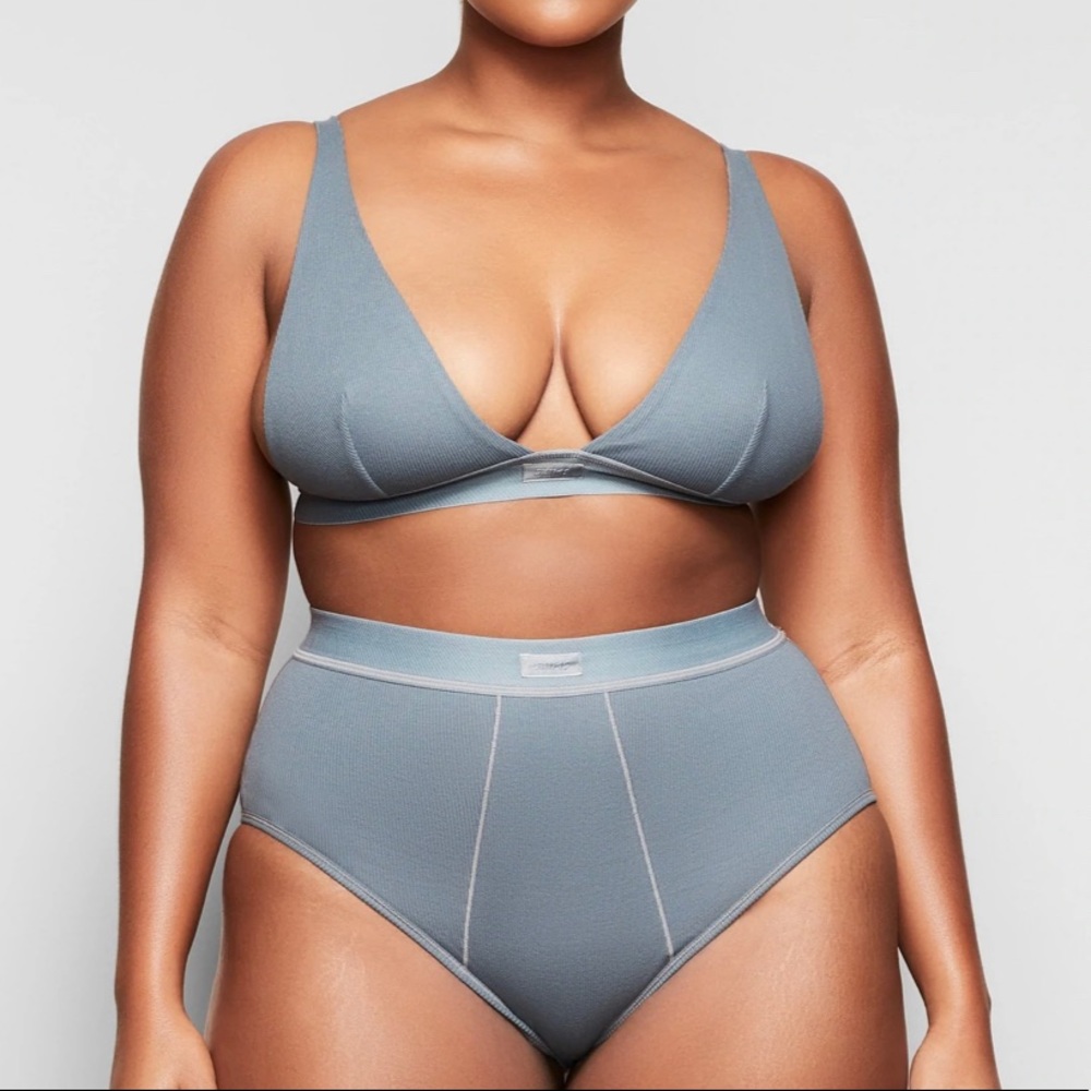 Plunge Bralette by SKIMS 🧊